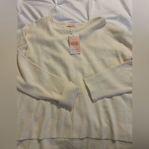 Women's Scoop Neck Lightweight Sweater in Cream